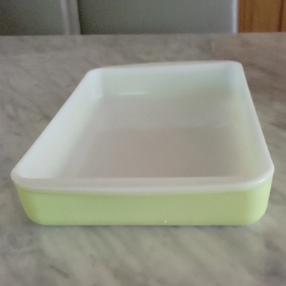 Vintage Pyrex 232 Lime Green 2 Quart Casserole Baking Dish